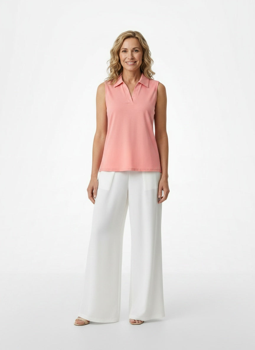 Full body view of the model wearing Blouse sans manches femme