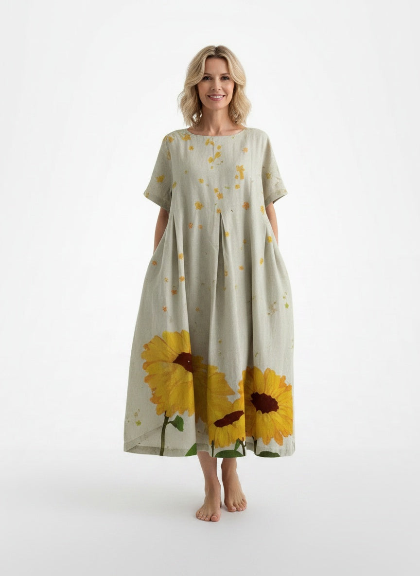Full body view of the model wearing Robe midi imprimée à coupe ample femme