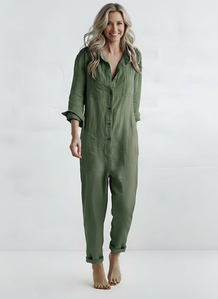 Full body view of the model wearing Combinaison femme