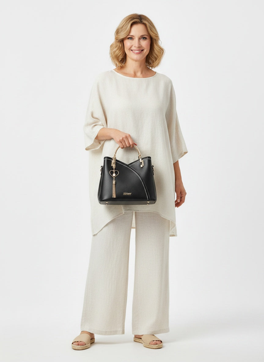 Full body view of the model wearing Sac à main et sac à bandoulière femme