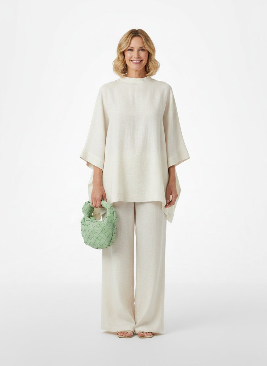 Full body view of the model wearing Sac tissé en forme de cône avec fermeture zippée femme