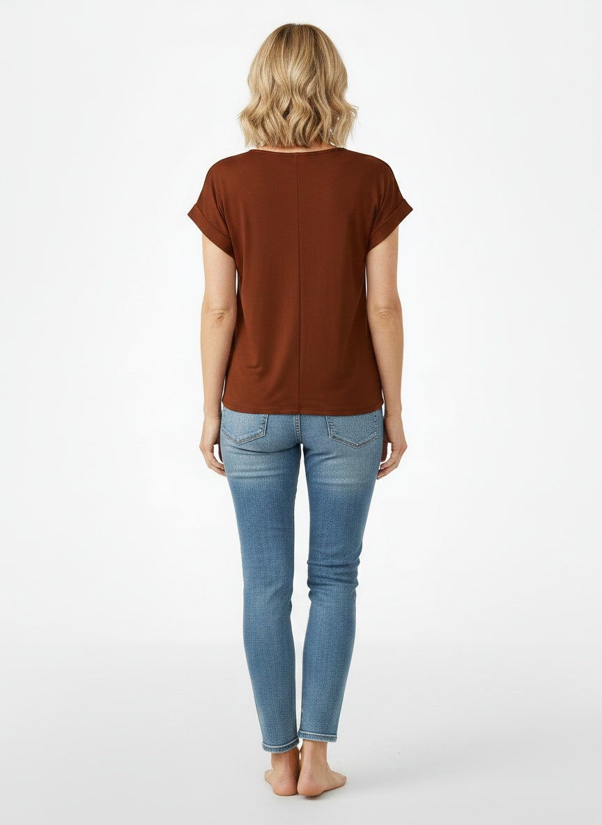 Back pose of the model wearing Top à manches courtes femme