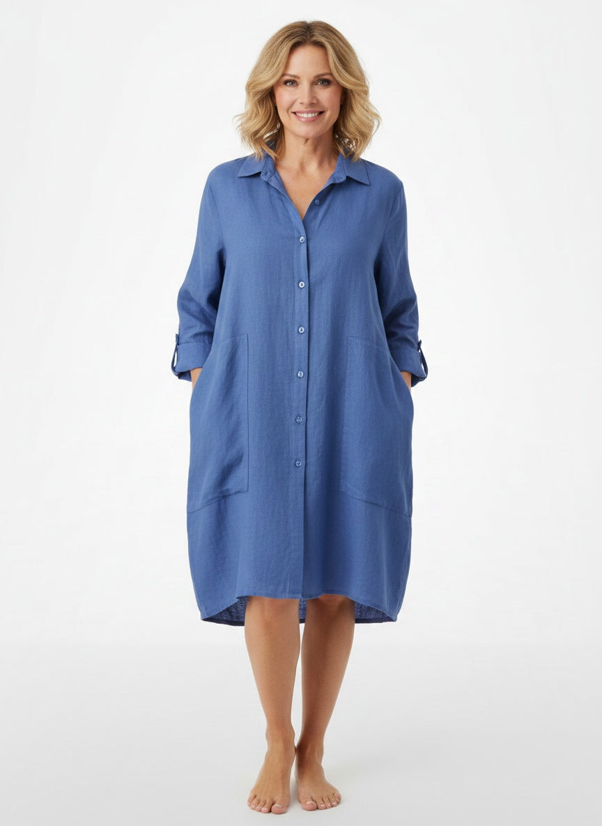 Full body view of the model wearing Blouse longue femme