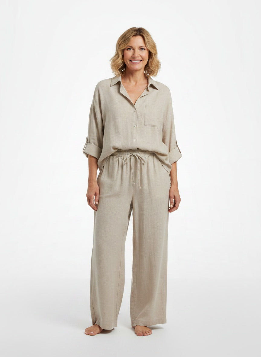 Full body view of the model wearing Ensemble de tenue d'été femme