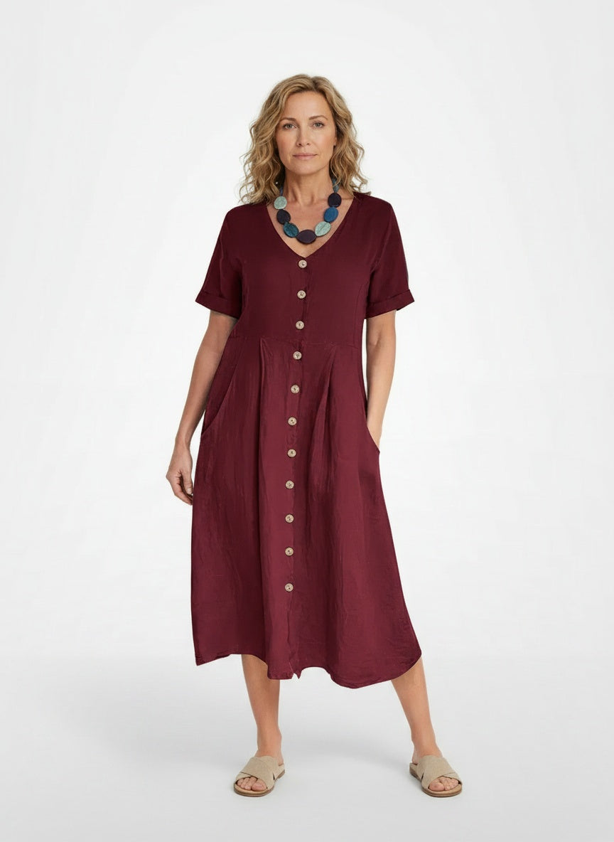 Full body view of the model wearing Robe midi légère à coupe ample femme