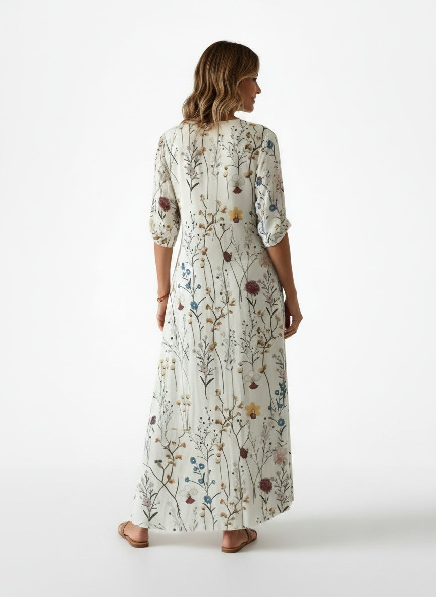 Back pose of the model wearing Robe midi légère imprimée femme