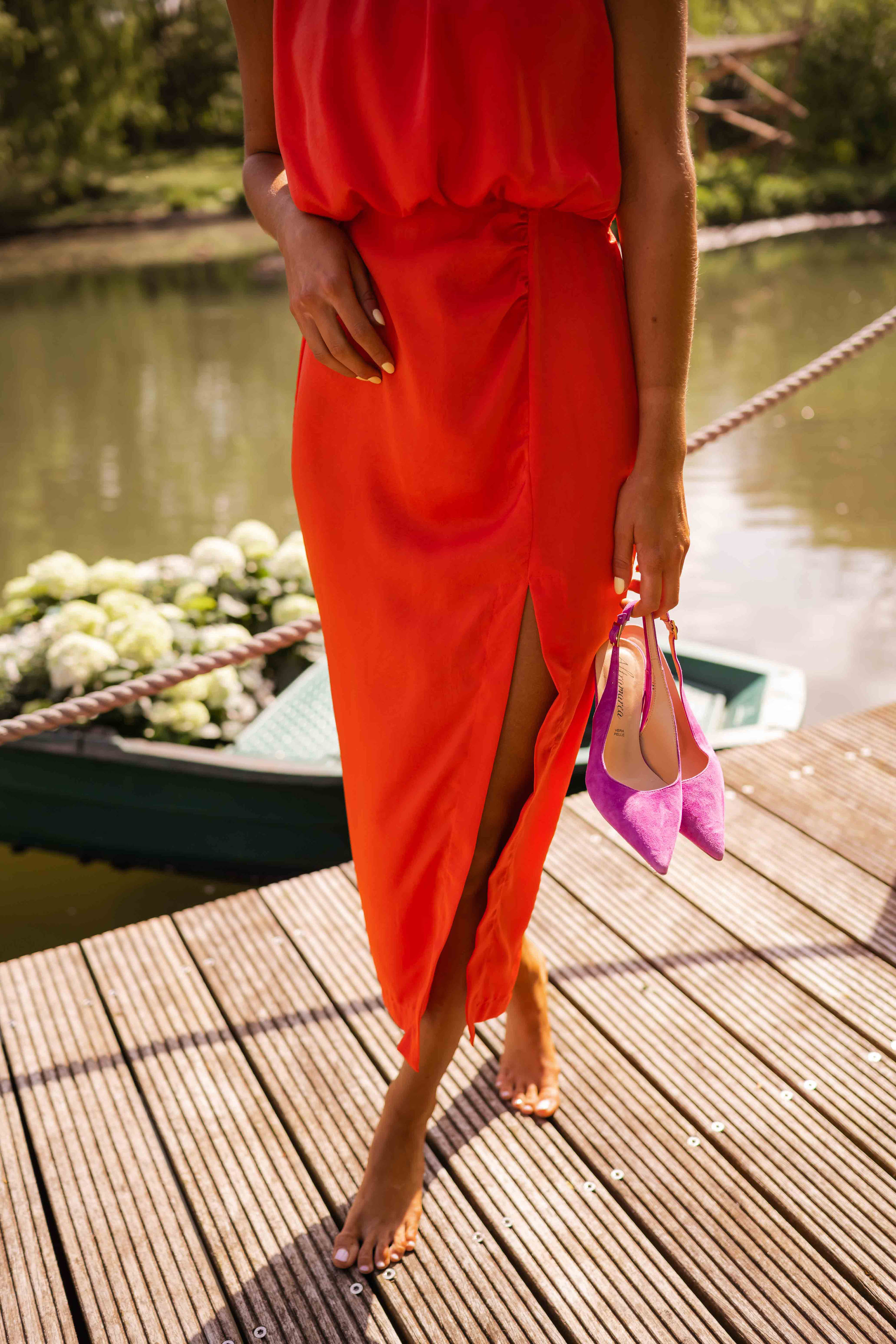 Robe midi femme sans manches à encolure haute et fente latérale