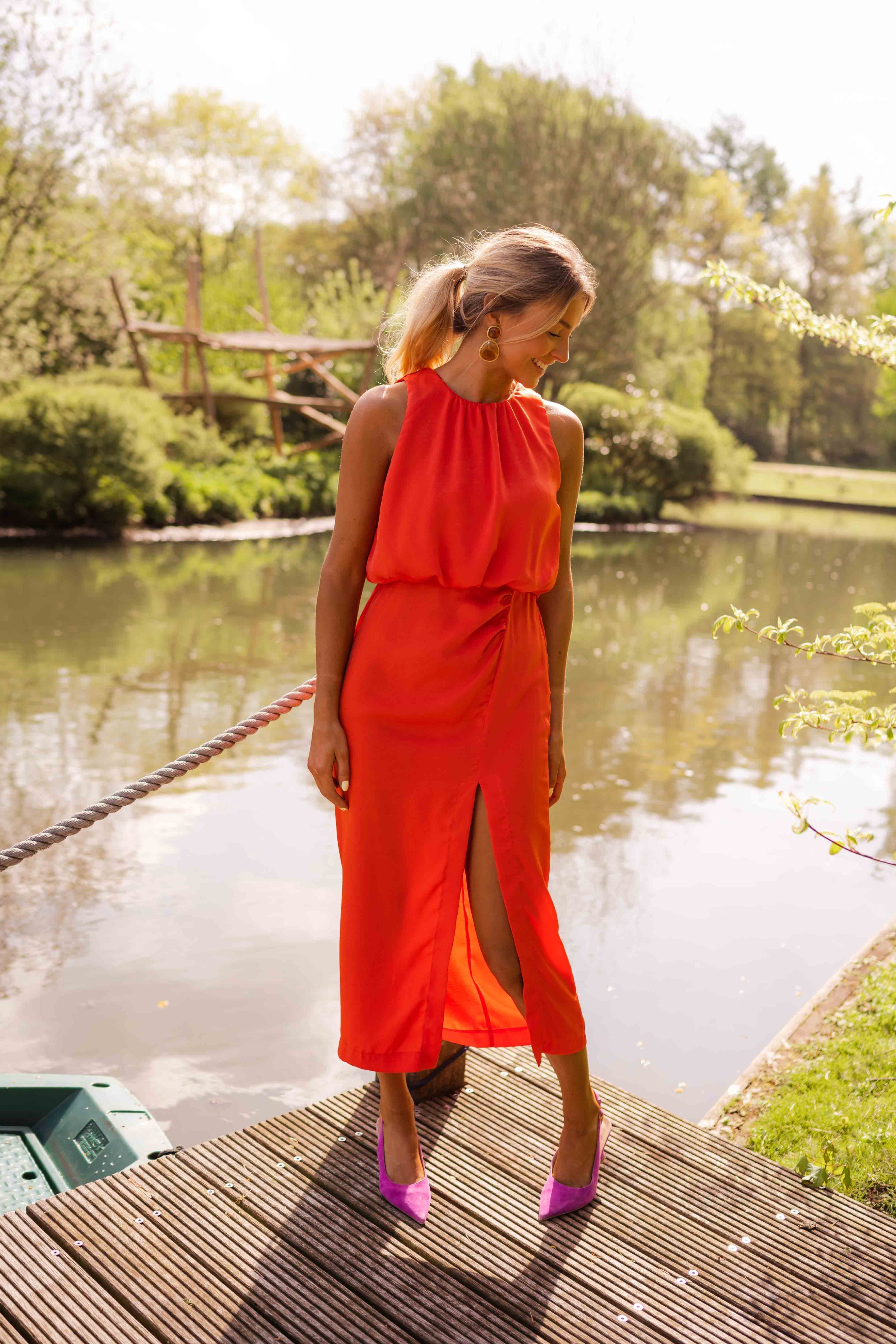 Robe midi femme sans manches à encolure haute et fente latérale