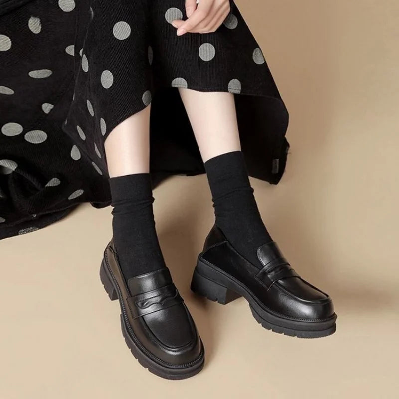 Mocassins femme à plateforme crantée et bride 4