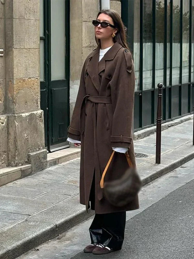 Trench long femme à ceinture et double boutonnage avec col à revers pour l'automne et l'hiver 4