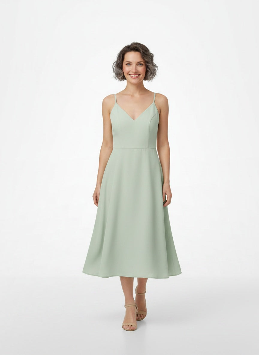 Full body view of the model wearing Robe de soirée midi à col en V femme