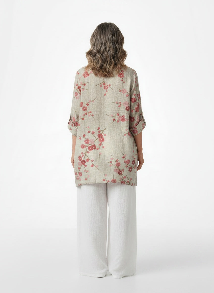 Back pose of the model wearing Blouse à imprimé floral et demi-patte boutonnée à manches longues femme