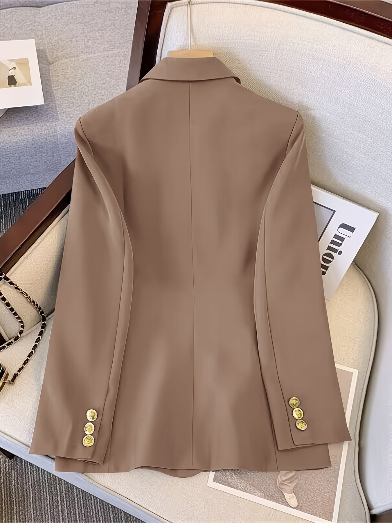 Blazer femme croisé à boutons dorés, col à revers et poches à rabat 9