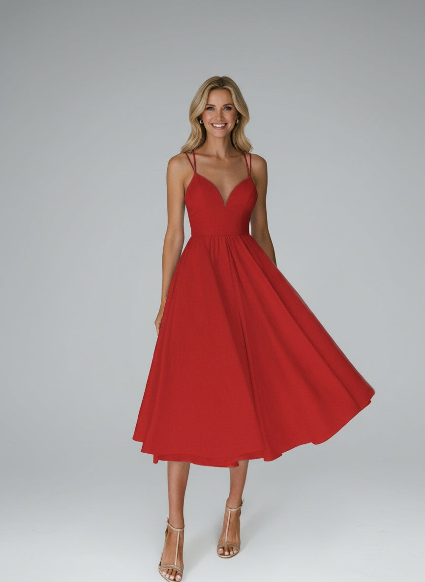Full body view of the model wearing Robe de soirée midi à col en V femme