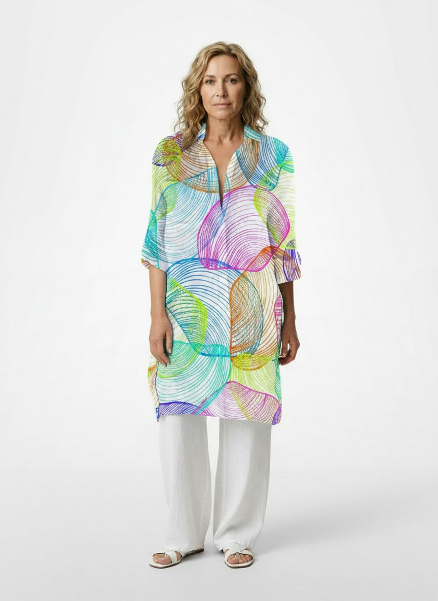 Full body view of the model wearing Robe chemise imprimée femme