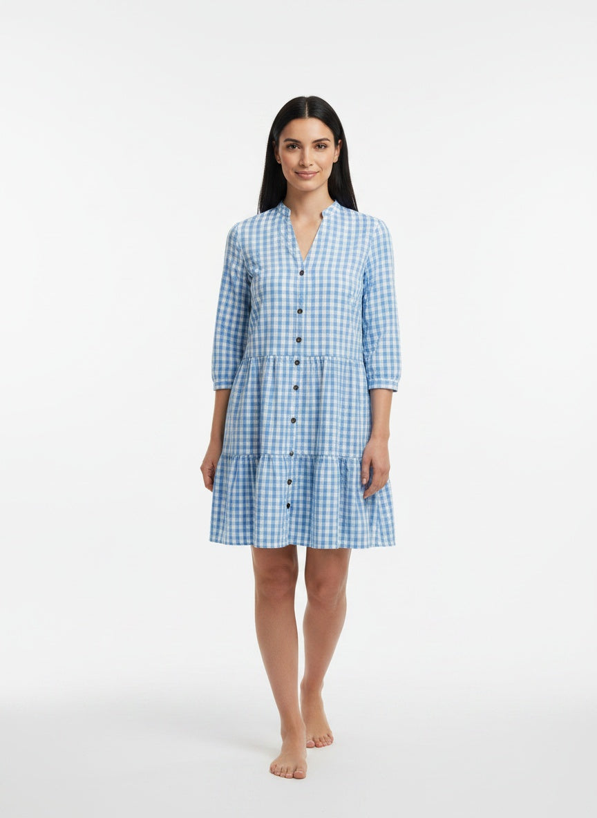 Full body view of the model wearing Robe chemise midi bleue femme