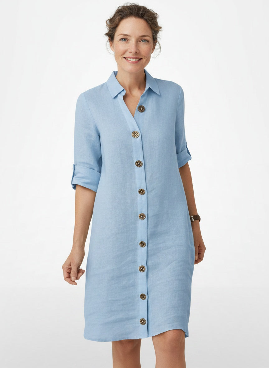Full body view of the model wearing Robe chemise femme