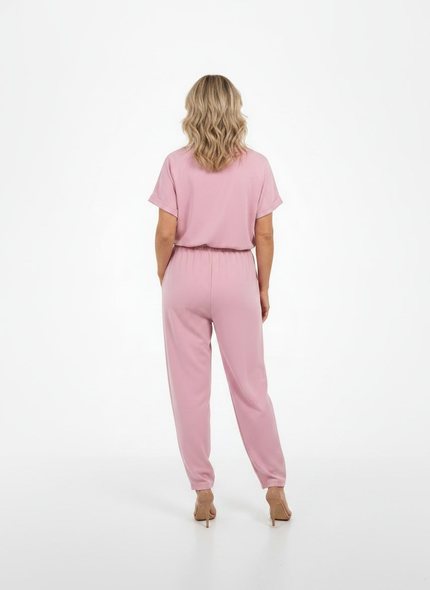 Back pose of the model wearing Combinaison élégante femme