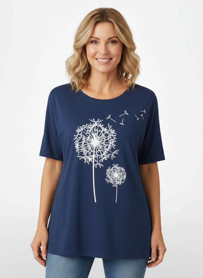 Full body view of the model wearing T-shirt d'été à col rond et manches courtes femme