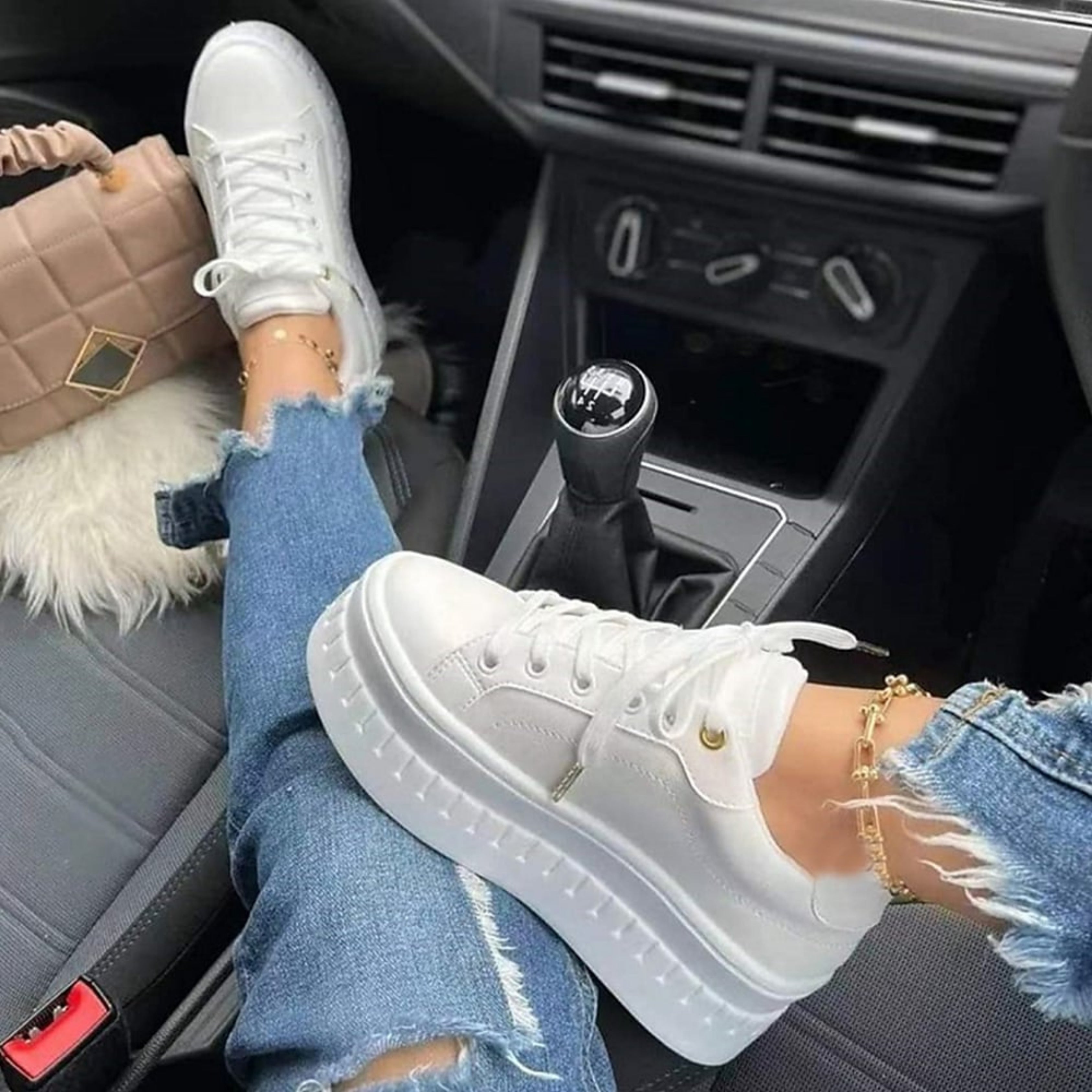 Baskets chunky femme à plateforme avec semelle épaisse, lacets et design moderne 2