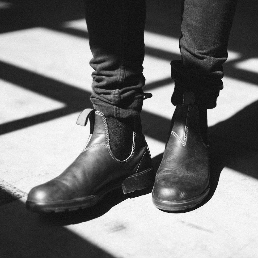 Bottines chelsea femme en cuir à talon plat et bout rond 7