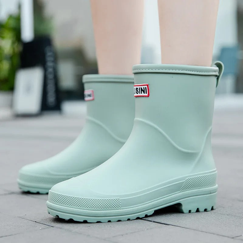Bottines de pluie femme imperméables à enfiler avec semelle crantée et bout rond 1
