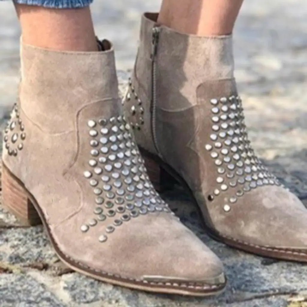 Bottines femme à bout pointu talon bloc et détails cloutés 2