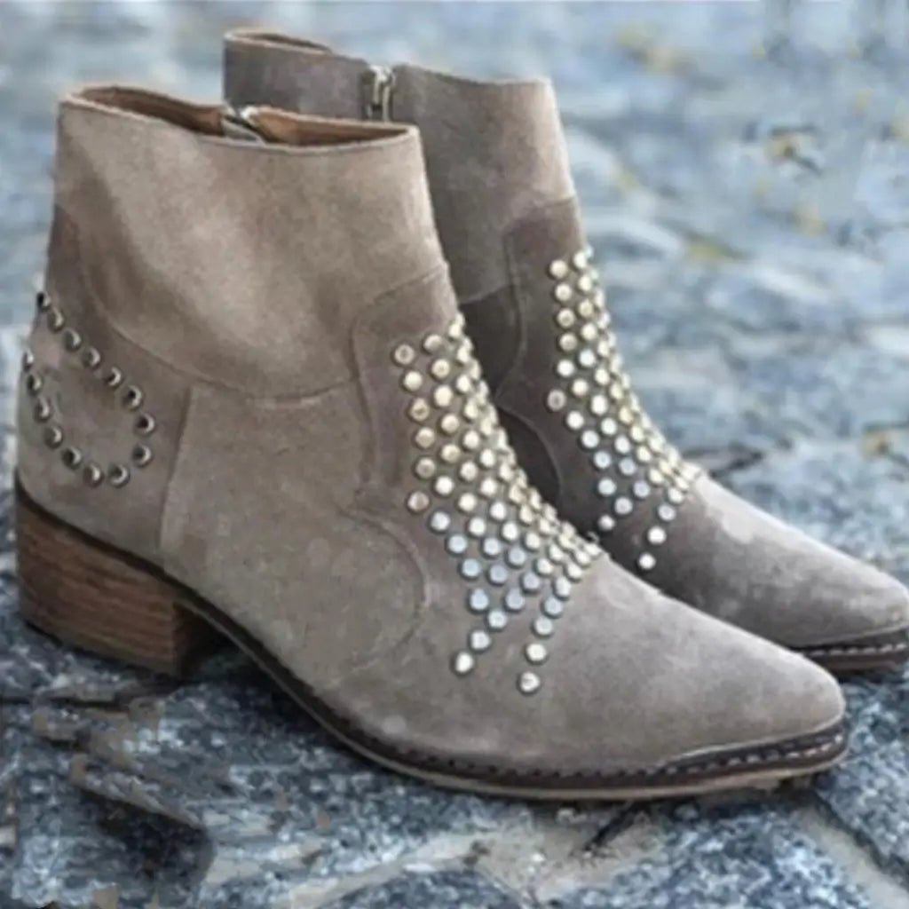 Bottines femme à bout pointu talon bloc et détails cloutés 3