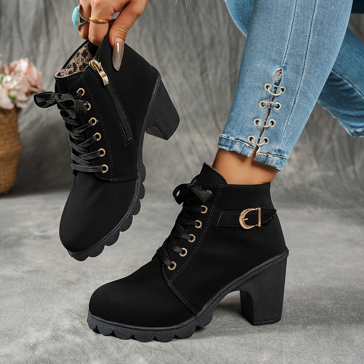 Bottines femme à lacets talon bloc et semelle plateau 2