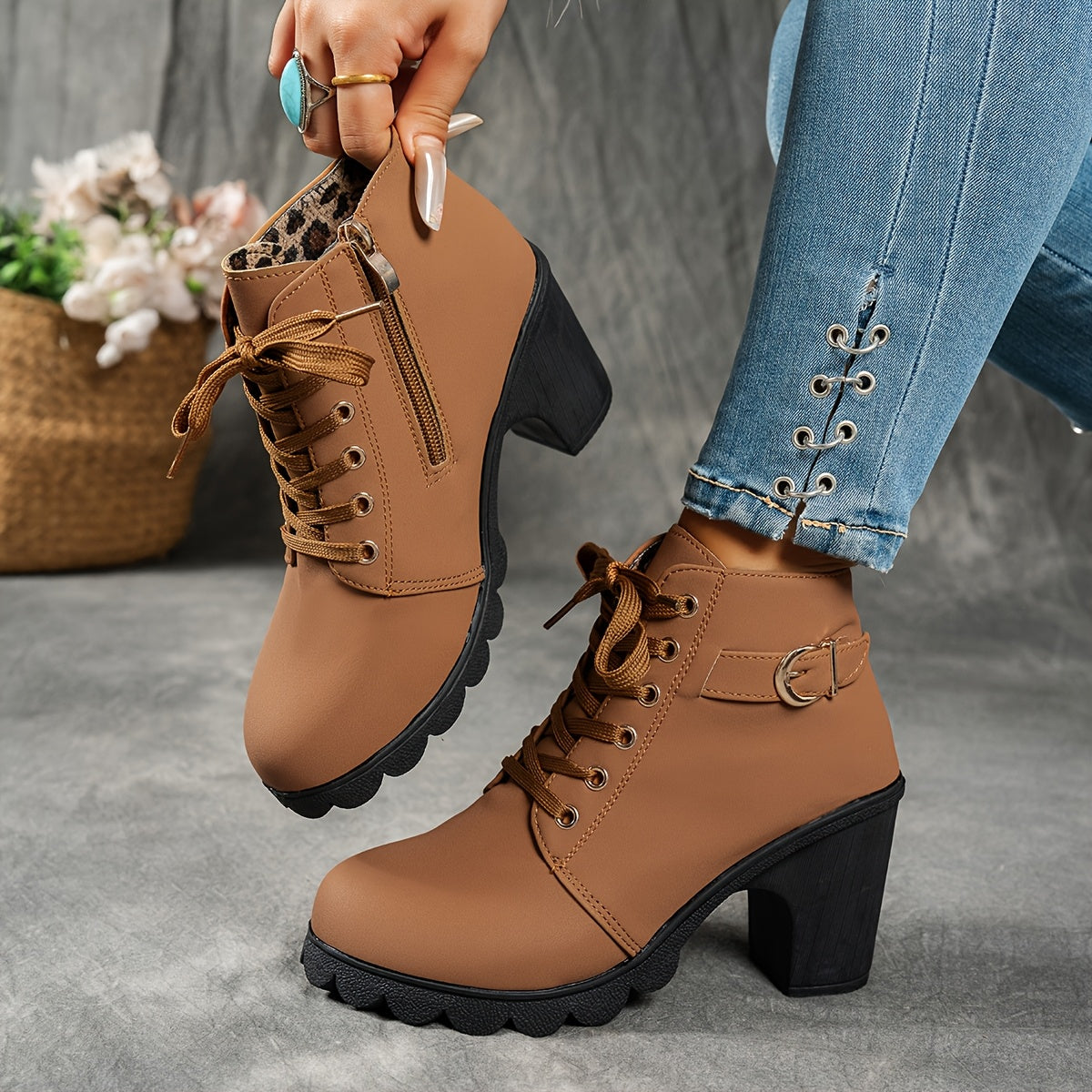 Bottines femme à lacets talon bloc et semelle plateau 4