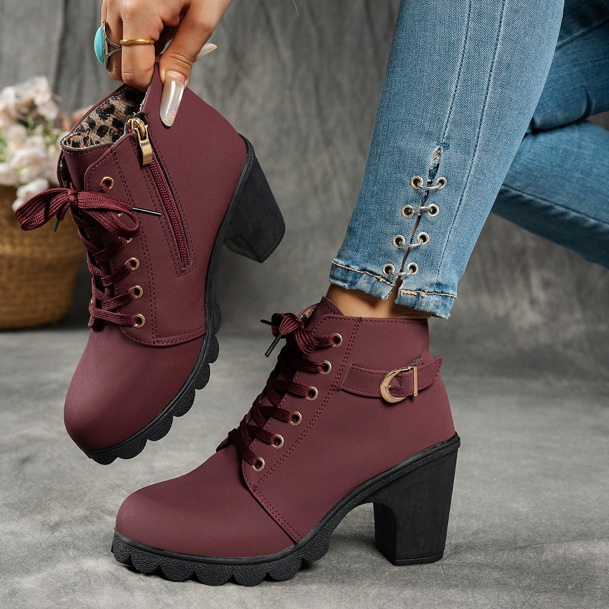Bottines femme à lacets talon bloc et semelle plateau 7