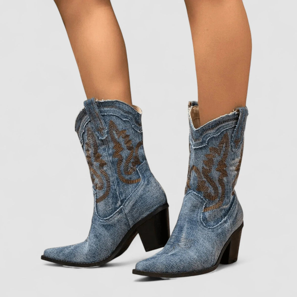 Bottines femme western à talon bloc et bout pointu 2