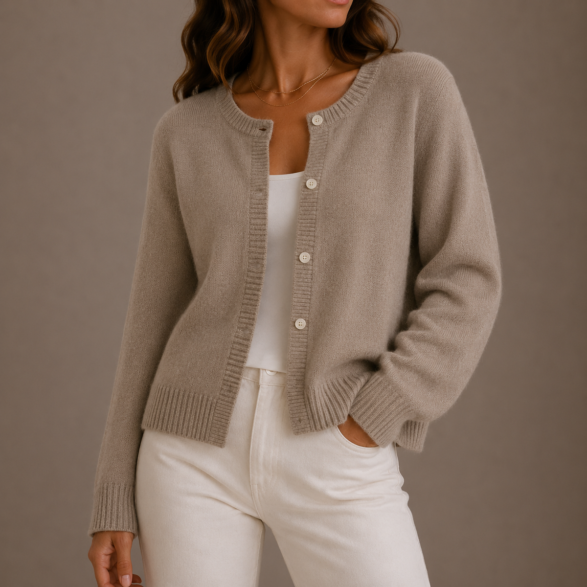 Cardigan femme en maille à col rond boutonné 5