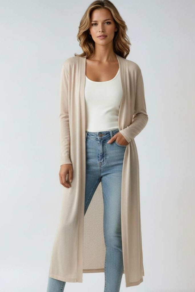 Cardigan long femme léger en maille fine et ouvert devant 9