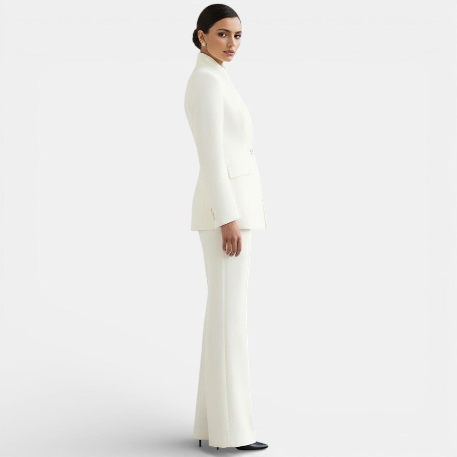 Ensemble tailleur femme veste cintrée et pantalon élégant