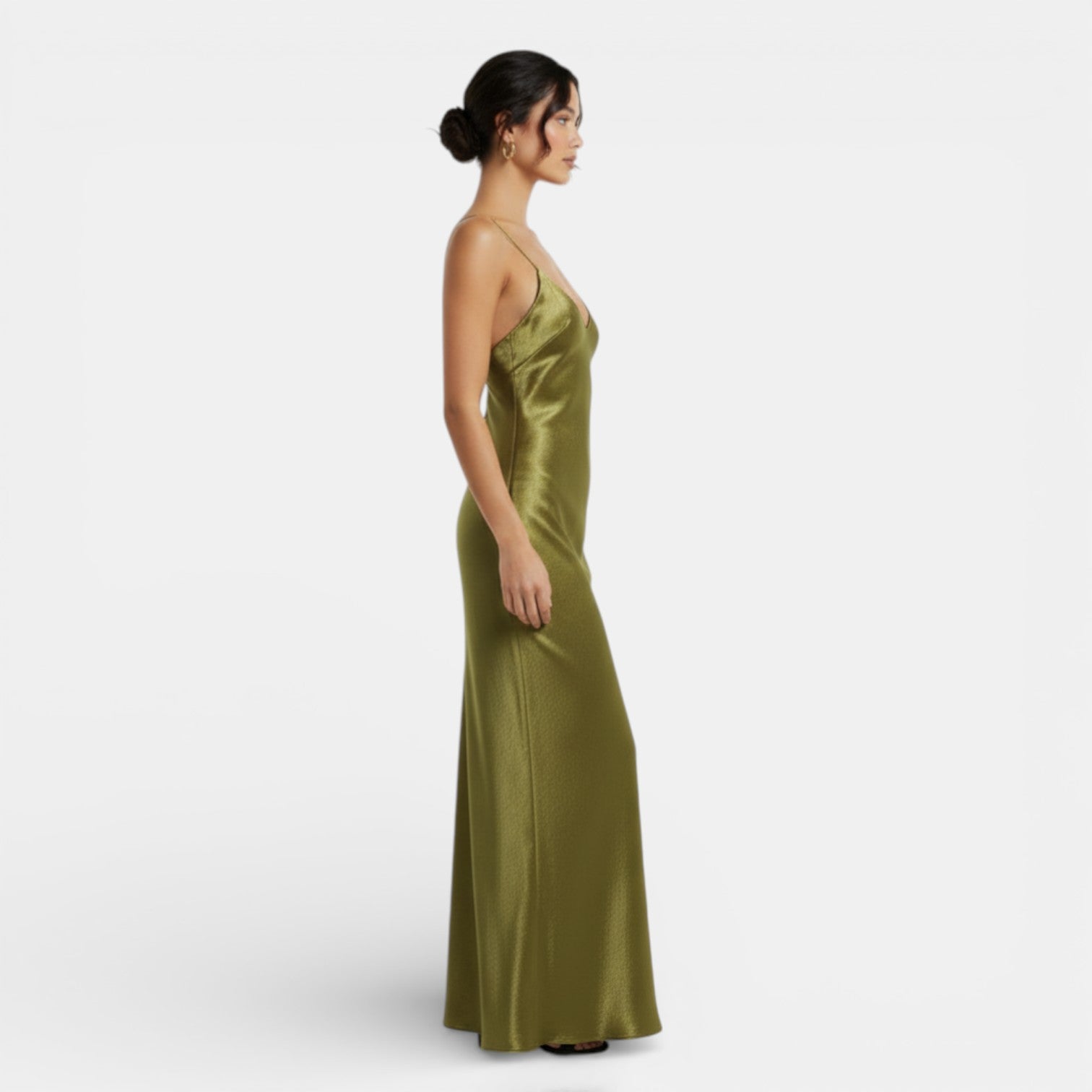 Robe nuisette satinée minimaliste élégante