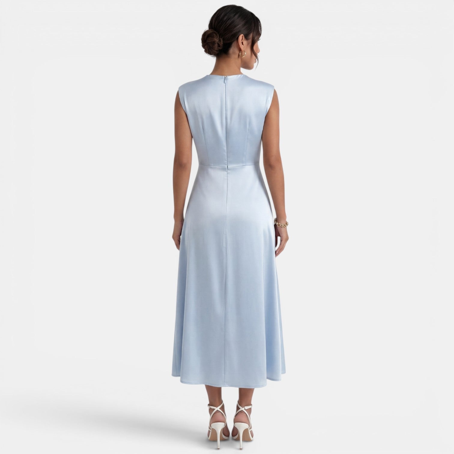 Robe midi élégante et fluide sans manches à col montant