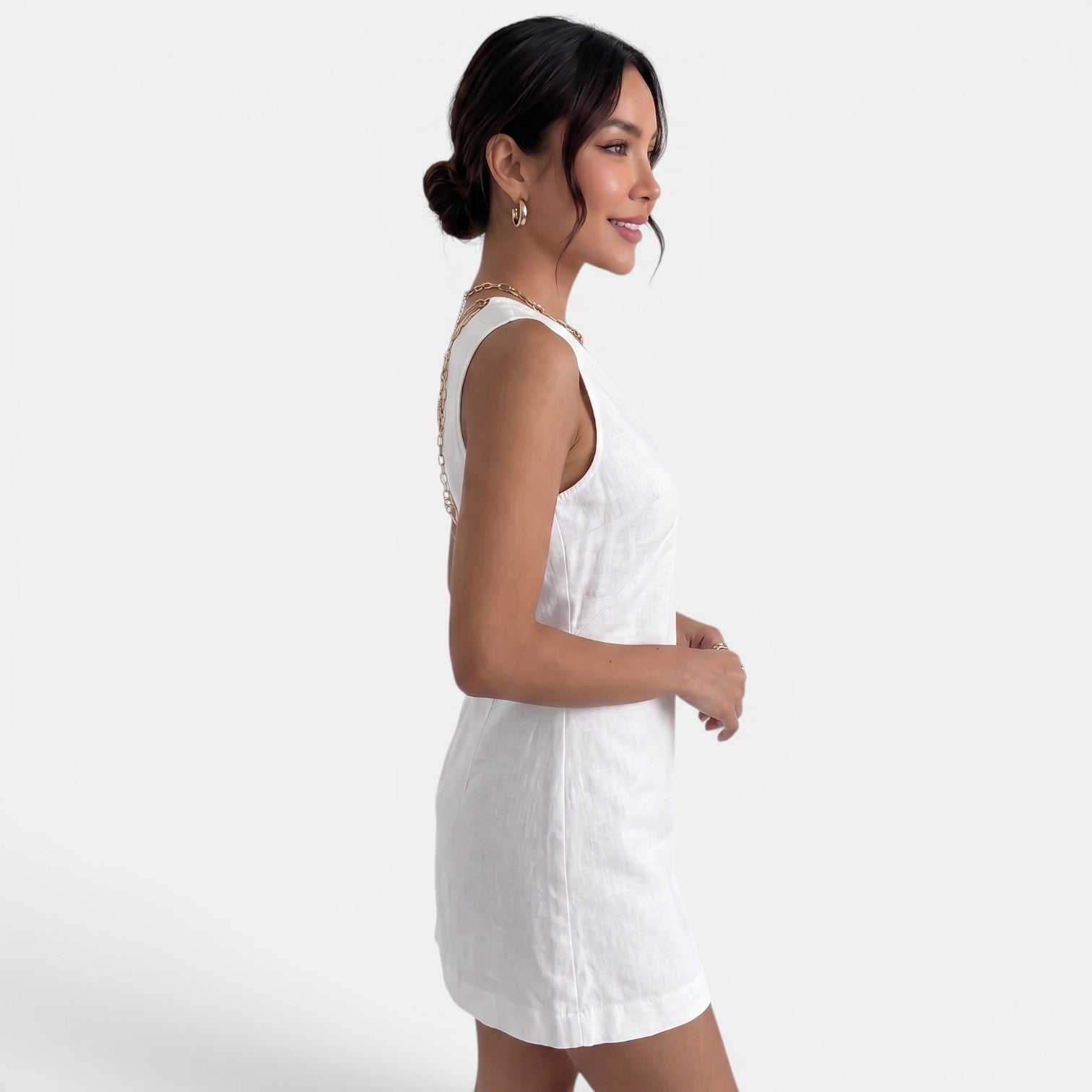 Robe courte d'été en lin à col V