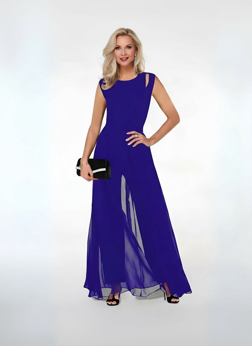 Full body view of the model wearing Combinaison d'été sans manches à jambes larges femme