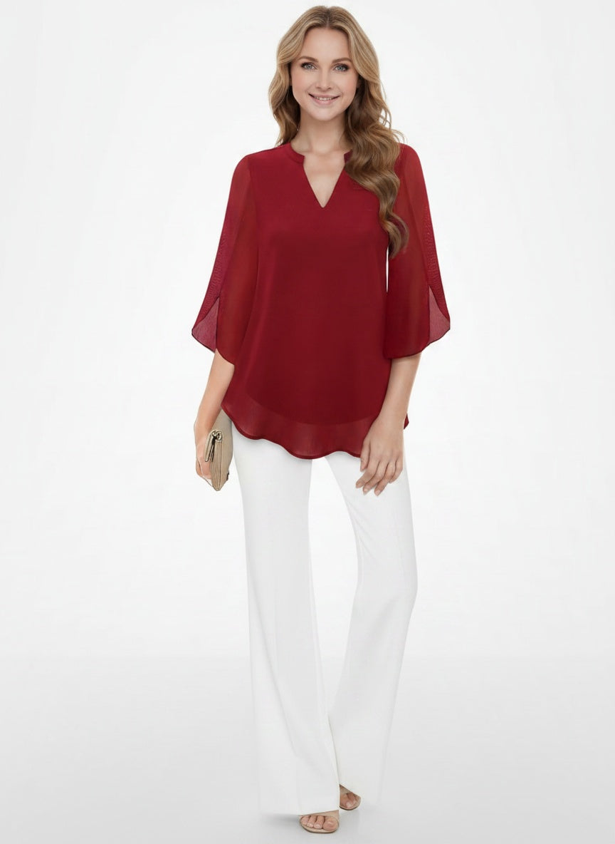 Full body view of the model wearing Blouse élégante à coupe confortable femme