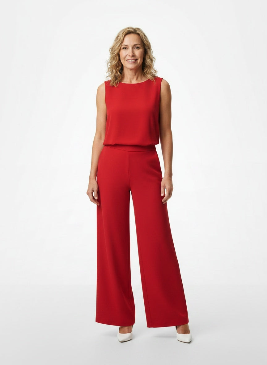 Full body view of the model wearing Combinaison à jambes larges femme