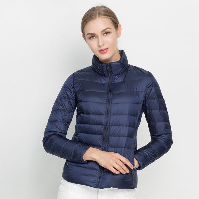 Doudoune courte femme légère à col montant, fermeture éclair et matelassage horizontal 6