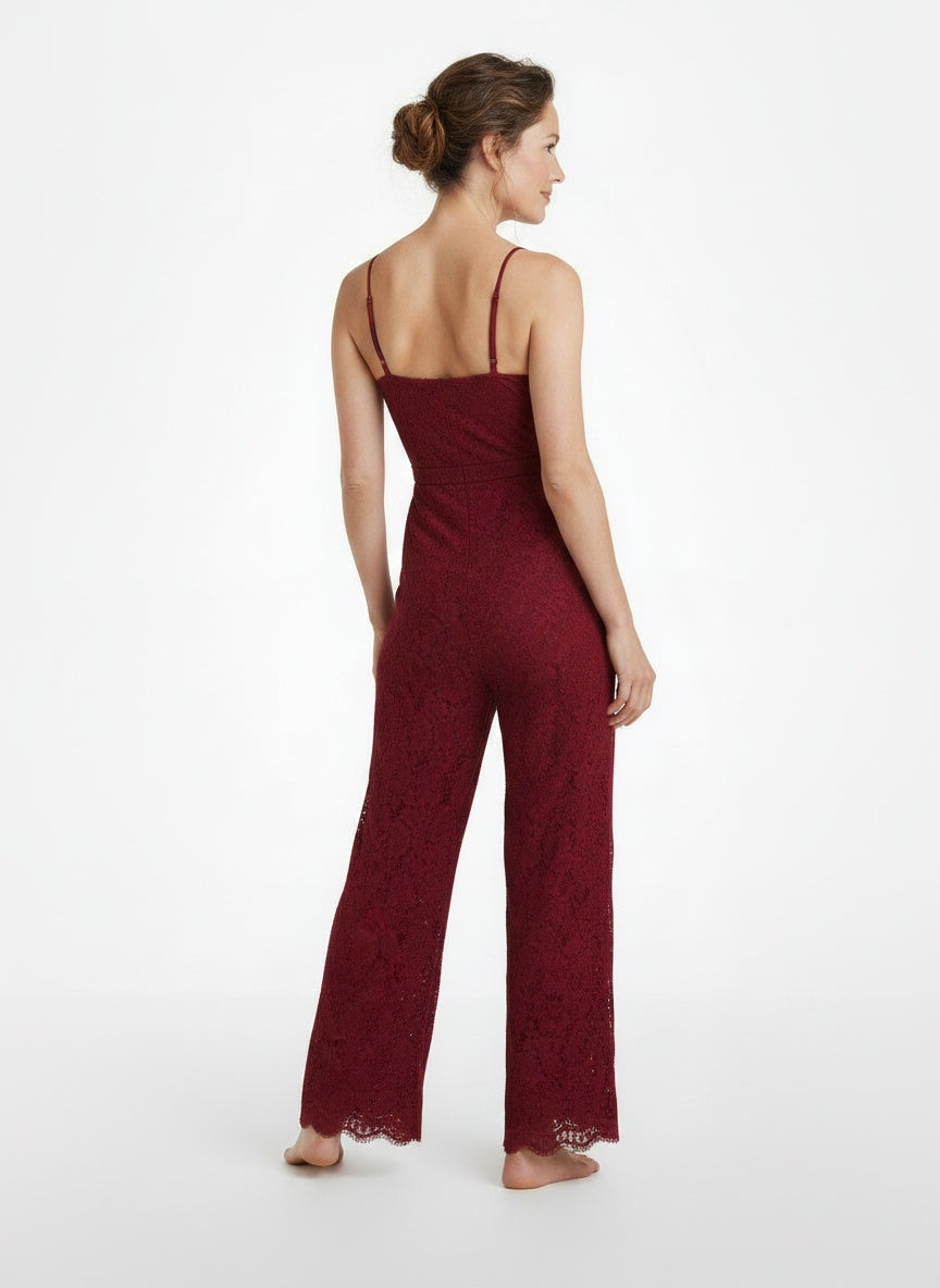 Back pose of the model wearing Combinaison style bohème femme