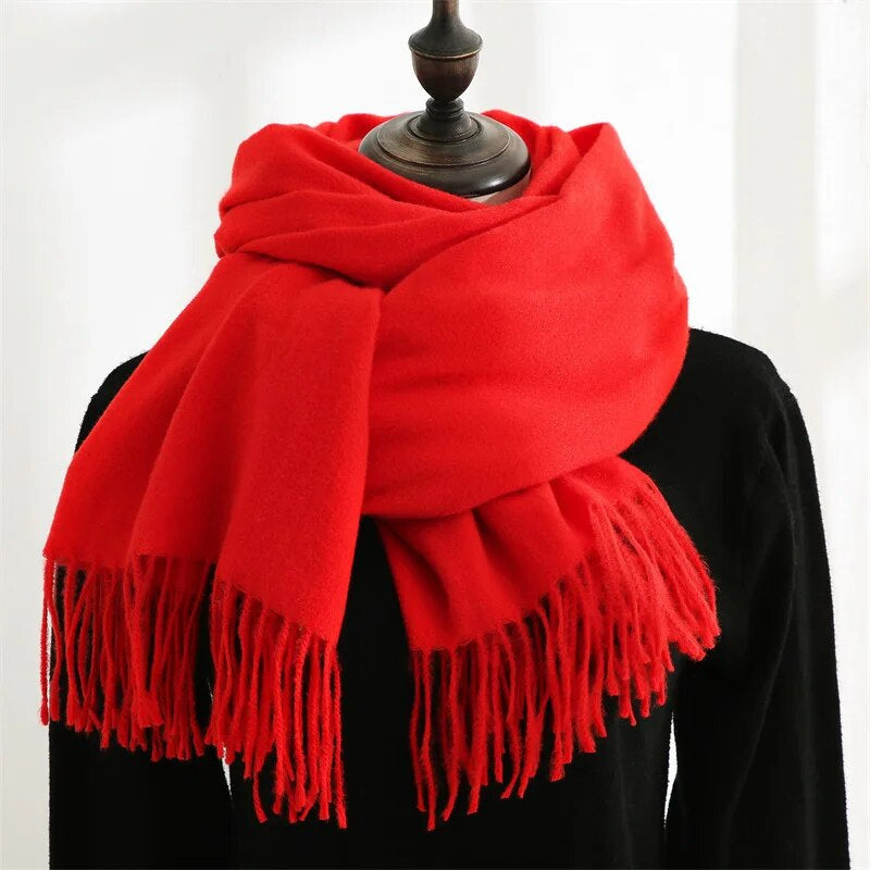 Écharpe à pompons douce femme 6