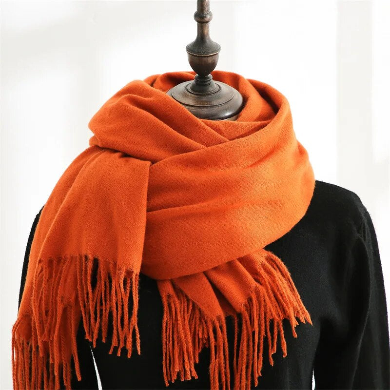 Écharpe à pompons douce femme 8