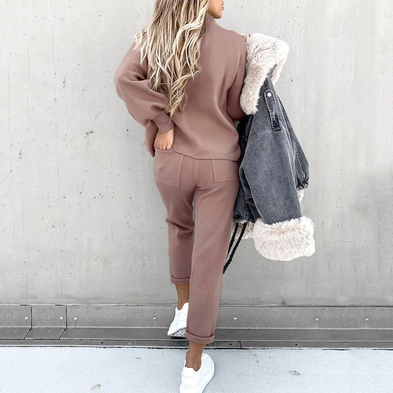 Ensemble deux pièces femme avec pull et pantalon en matière douce 9