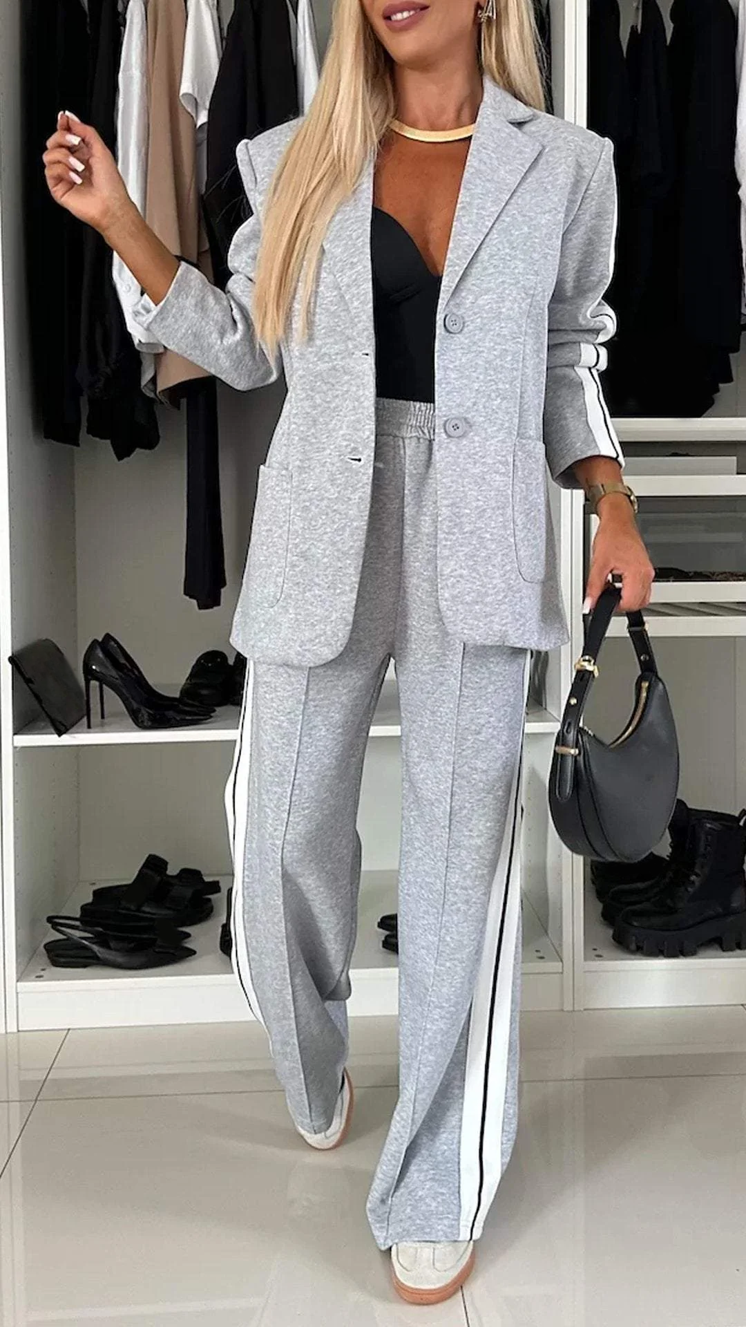 Ensemble tailleur femme avec blazer et pantalon, coupe ample 1