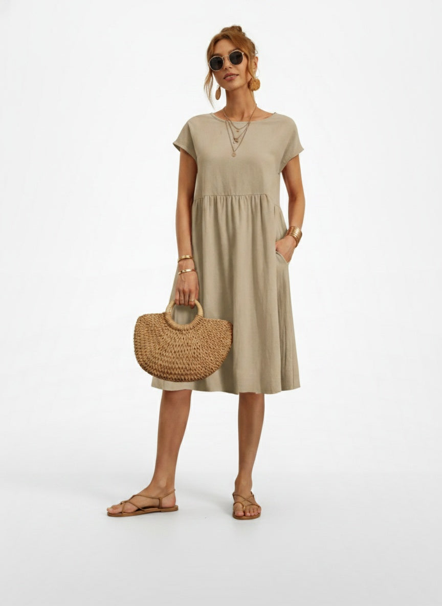 Full body view of the model wearing Robe d'été midi élégante à manches courtes femme