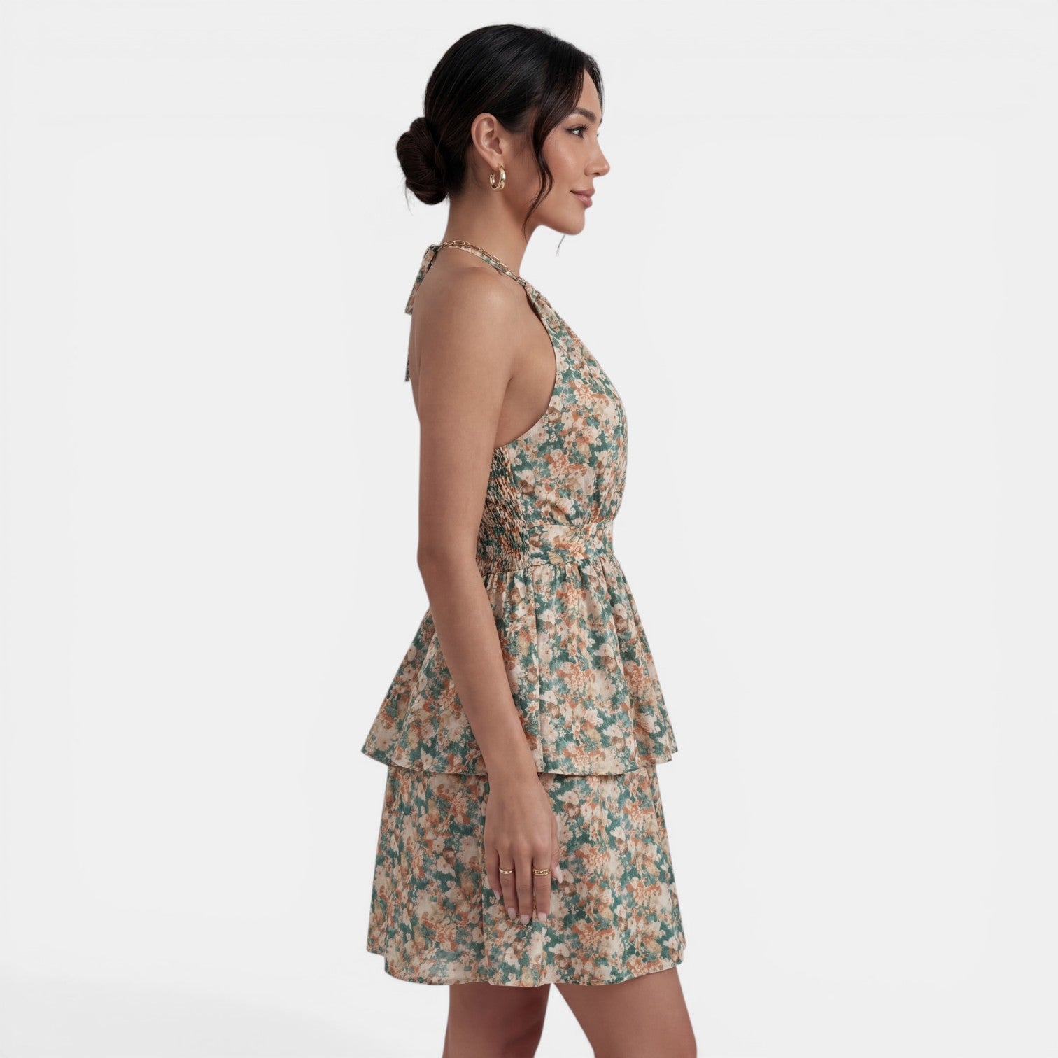 Robe courte bohème fleurie à col halter et dos nu