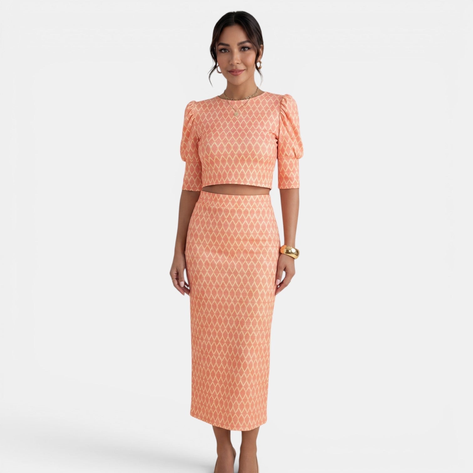 Ensemble femme deux pièces, top court et jupe fendue